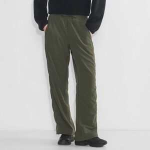 Aritzia MoveTech Brisk Pant - NWT